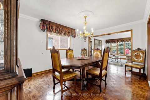 Photo 3 at 100 Gas Light Crescent, East Woodbridge, Vaughan