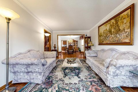 Photo 6 at 100 Gas Light Crescent, East Woodbridge, Vaughan