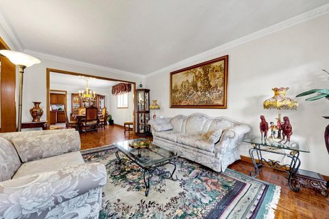 Photo 7 at 100 Gas Light Crescent, East Woodbridge, Vaughan