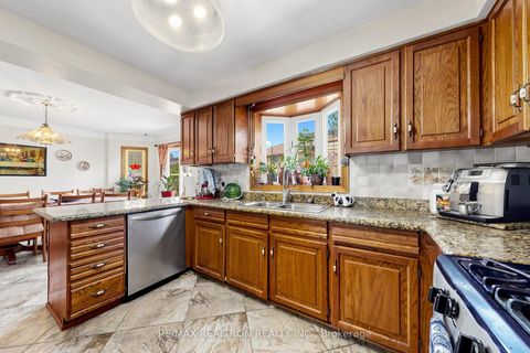 Photo 8 at 100 Gas Light Crescent, East Woodbridge, Vaughan