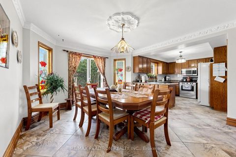 Photo 12 at 100 Gas Light Crescent, East Woodbridge, Vaughan