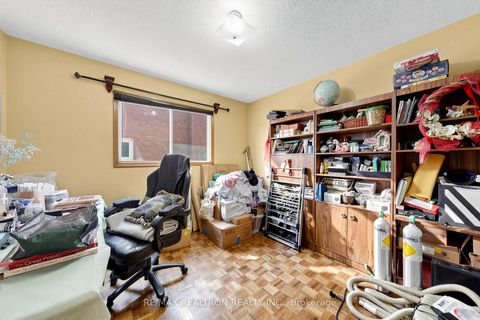 Photo 13 at 100 Gas Light Crescent, East Woodbridge, Vaughan