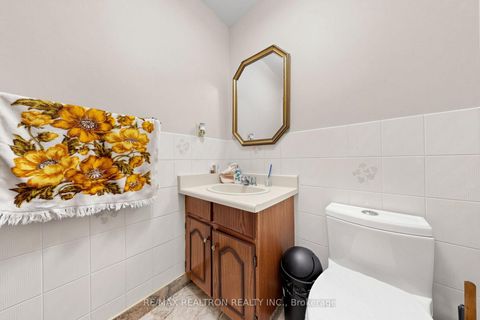 Photo 14 at 100 Gas Light Crescent, East Woodbridge, Vaughan