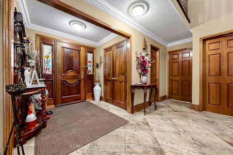 Photo 16 at 100 Gas Light Crescent, East Woodbridge, Vaughan