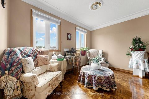 Photo 23 at 100 Gas Light Crescent, East Woodbridge, Vaughan