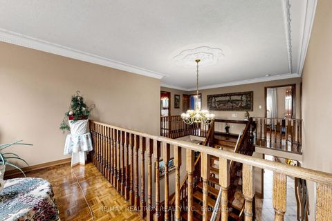 Photo 24 at 100 Gas Light Crescent, East Woodbridge, Vaughan