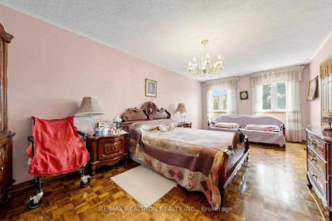 Photo 25 at 100 Gas Light Crescent, East Woodbridge, Vaughan
