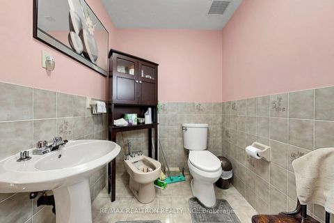 Photo 28 at 100 Gas Light Crescent, East Woodbridge, Vaughan