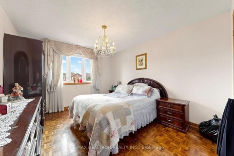 Photo 29 at 100 Gas Light Crescent, East Woodbridge, Vaughan