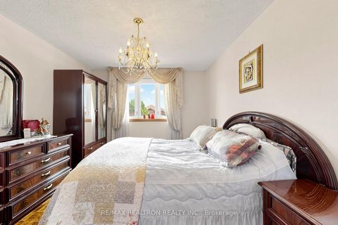 Photo 30 at 100 Gas Light Crescent, East Woodbridge, Vaughan