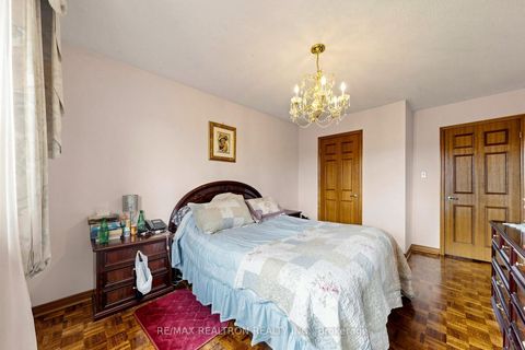 Photo 31 at 100 Gas Light Crescent, East Woodbridge, Vaughan