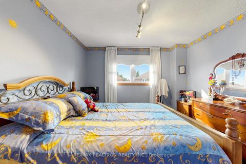 Photo 33 at 100 Gas Light Crescent, East Woodbridge, Vaughan