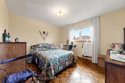 Photo 34 at 100 Gas Light Crescent, East Woodbridge, Vaughan