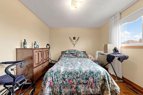 Photo 35 at 100 Gas Light Crescent, East Woodbridge, Vaughan