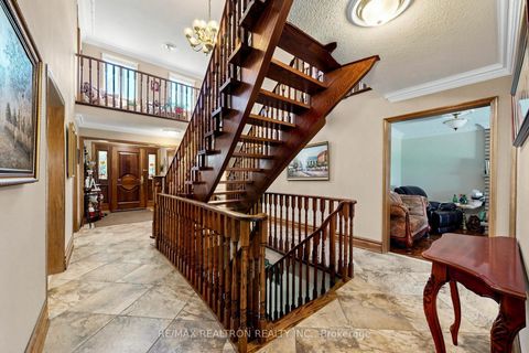 Photo 37 at 100 Gas Light Crescent, East Woodbridge, Vaughan