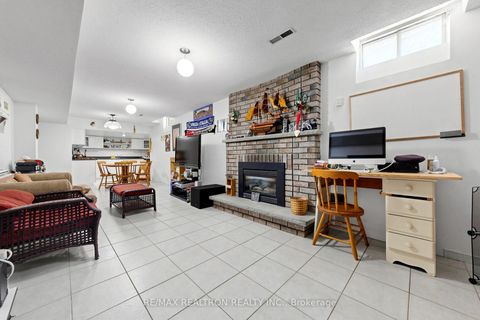 Photo 38 at 100 Gas Light Crescent, East Woodbridge, Vaughan