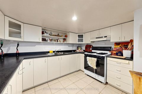 Photo 41 at 100 Gas Light Crescent, East Woodbridge, Vaughan