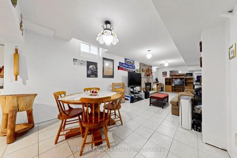 Photo 42 at 100 Gas Light Crescent, East Woodbridge, Vaughan