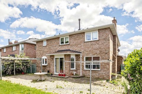 Photo 44 at 100 Gas Light Crescent, East Woodbridge, Vaughan
