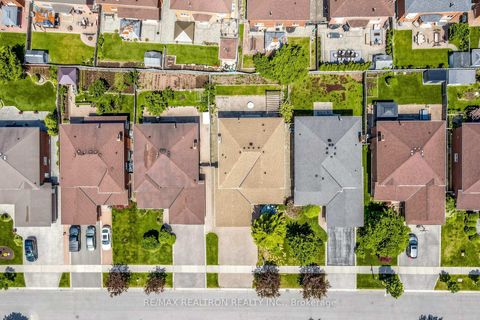Photo 48 at 100 Gas Light Crescent, East Woodbridge, Vaughan