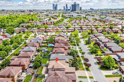 Photo 49 at 100 Gas Light Crescent, East Woodbridge, Vaughan