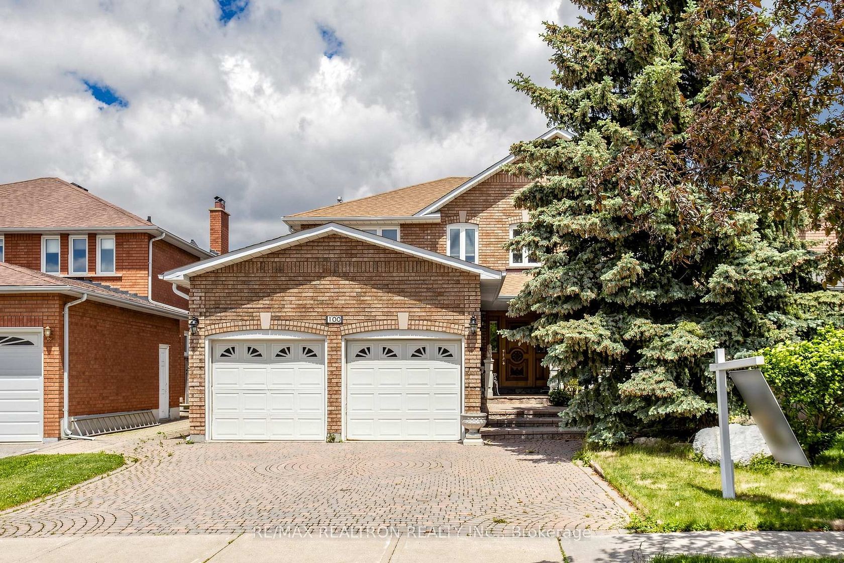 100 Gas Light Crescent, East Woodbridge, Vaughan photo number 2