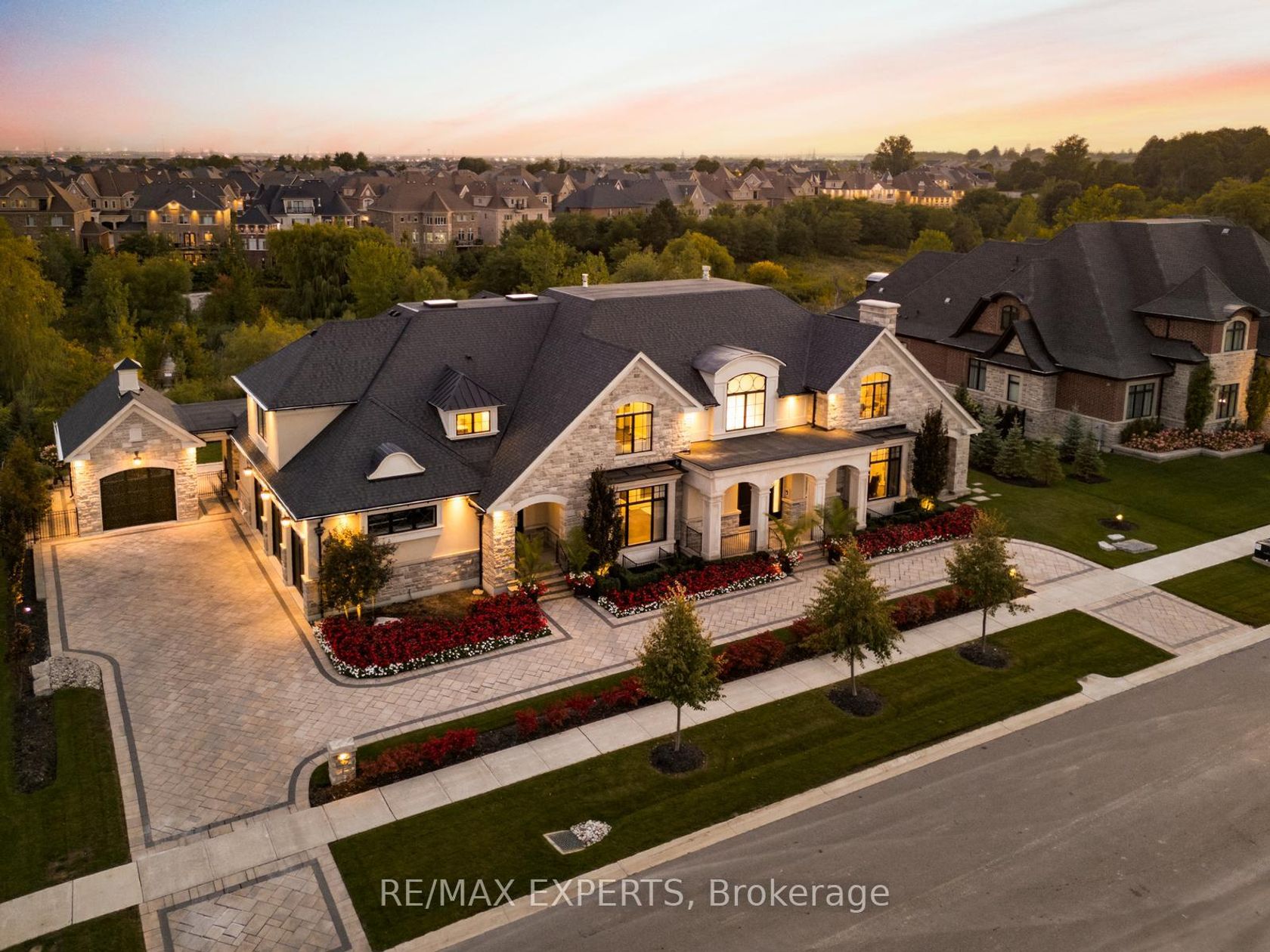 205 Northern Pines Boulevard, Kleinburg, Vaughan photo number 2
