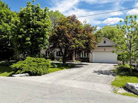 Photo 2 at 3 Raymond Drive, Yorkhill, Vaughan