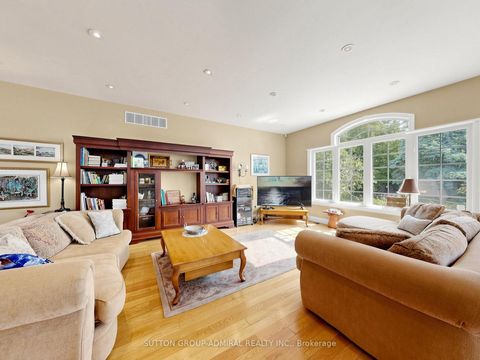 Photo 4 at 3 Raymond Drive, Yorkhill, Vaughan