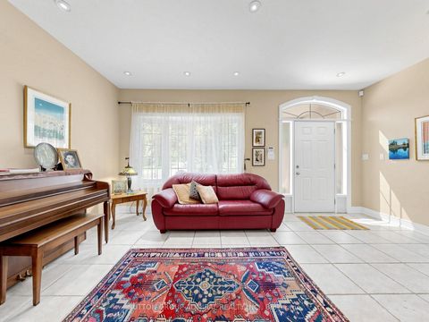 Photo 8 at 3 Raymond Drive, Yorkhill, Vaughan