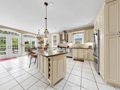 Photo 12 at 3 Raymond Drive, Yorkhill, Vaughan