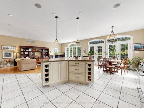 Photo 14 at 3 Raymond Drive, Yorkhill, Vaughan