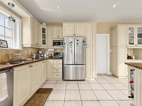 Photo 15 at 3 Raymond Drive, Yorkhill, Vaughan