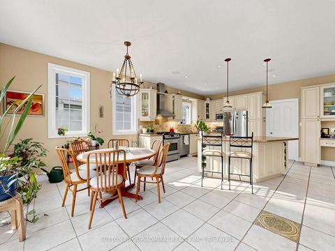 Photo 16 at 3 Raymond Drive, Yorkhill, Vaughan