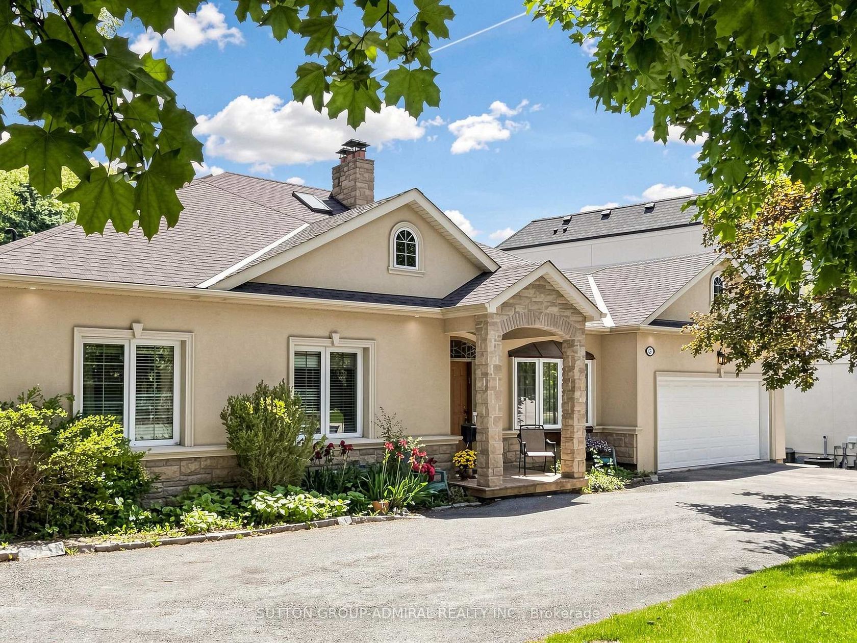 3 Raymond Drive, Yorkhill, Vaughan photo number 2
