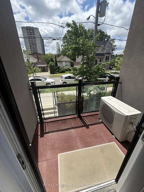 Photo 18 at 6 - 12 Marquette Avenue S, Lawrence, Toronto