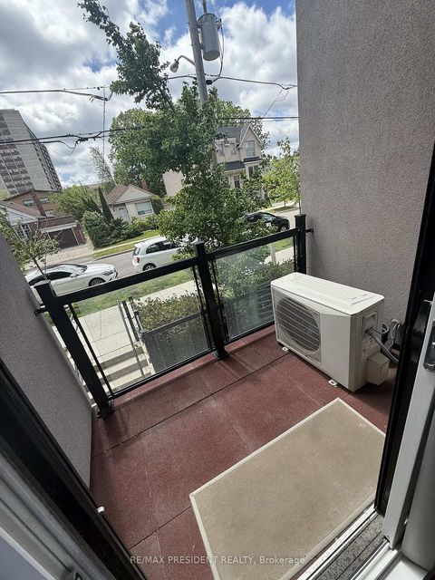 Photo 19 at 6 - 12 Marquette Avenue S, Lawrence, Toronto