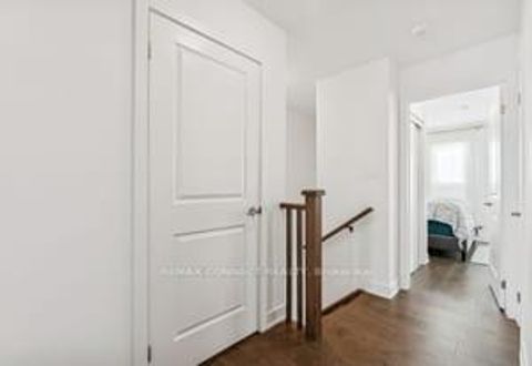 Photo 3 at 39 Turnberry Lane, Painswick South, Barrie