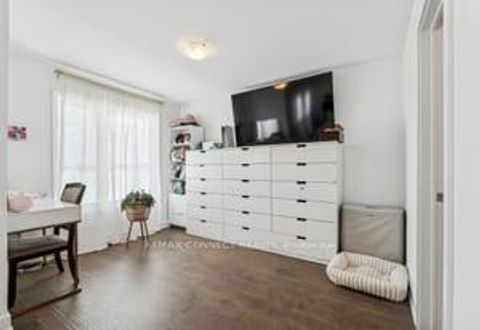 Photo 7 at 39 Turnberry Lane, Painswick South, Barrie