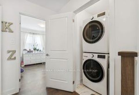 Photo 9 at 39 Turnberry Lane, Painswick South, Barrie