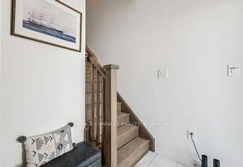Photo 21 at 39 Turnberry Lane, Painswick South, Barrie