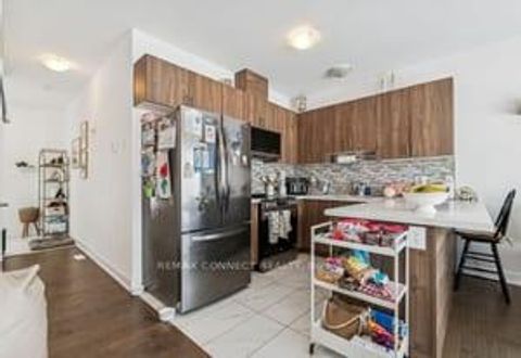 Photo 24 at 39 Turnberry Lane, Painswick South, Barrie