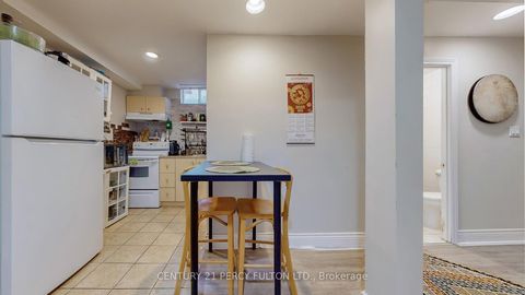 Photo 20 at 158 Holm Crescent, Willowbrook, Markham