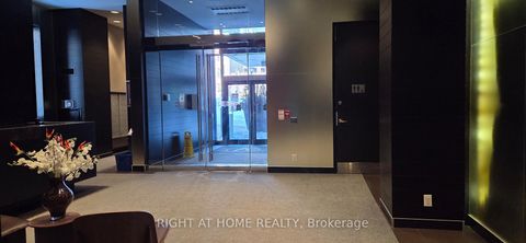 Photo 2 at 911 - 478 King Street W, Waterfront Communities C1, Toronto