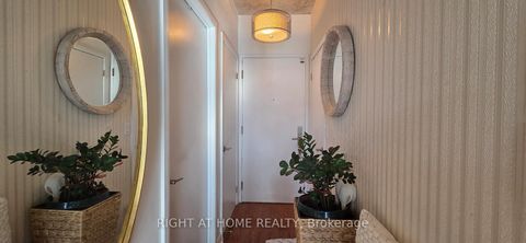 Photo 5 at 911 - 478 King Street W, Waterfront Communities C1, Toronto