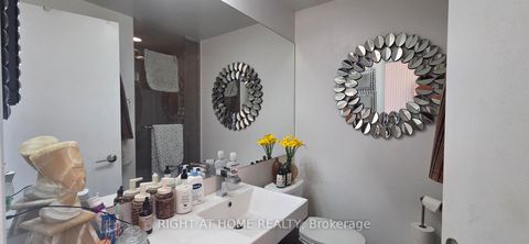 Photo 7 at 911 - 478 King Street W, Waterfront Communities C1, Toronto
