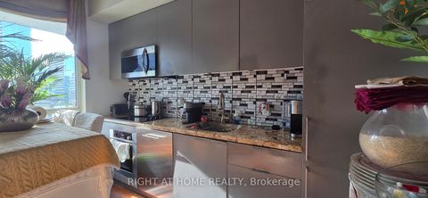 Photo 9 at 911 - 478 King Street W, Waterfront Communities C1, Toronto