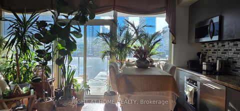 Photo 10 at 911 - 478 King Street W, Waterfront Communities C1, Toronto