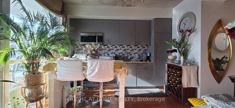 Photo 11 at 911 - 478 King Street W, Waterfront Communities C1, Toronto