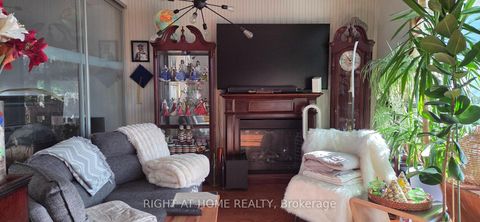 Photo 13 at 911 - 478 King Street W, Waterfront Communities C1, Toronto